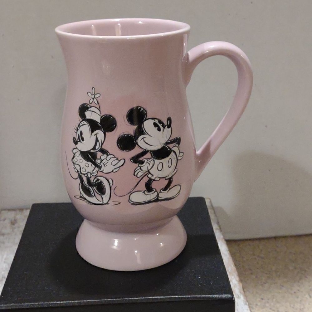 Disney Mickey and Minnie Footed Coffee Mug. Start the day Right C5